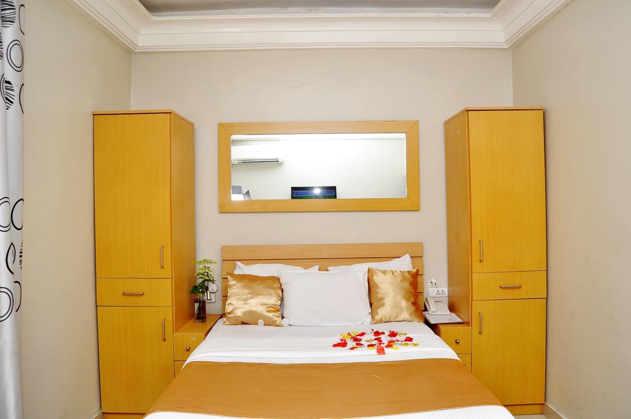 พริมอล โฮเต็ล อิเคยา Hotel อีเคจา ภายนอก รูปภาพ